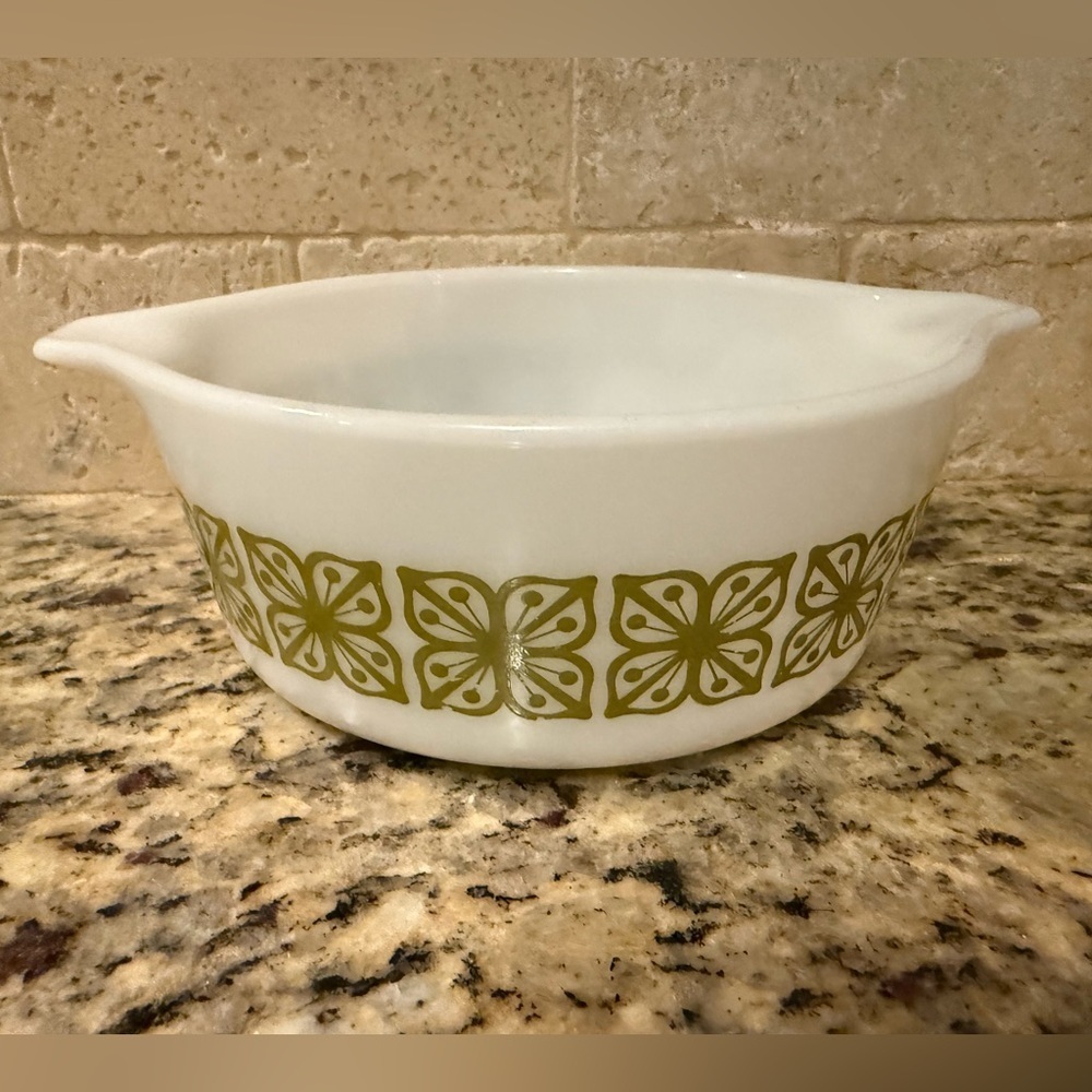 Pyrex Spring Blossom Green casserole dish, 474-B.1.5 Qt